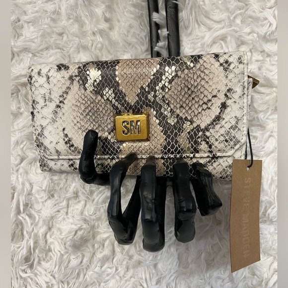 🐍🖤NWT-STEVE MADDEN SNAKESKIN METALLIC BEAUTIFUL WALLET🐍🖤 - Picture 2 of 12